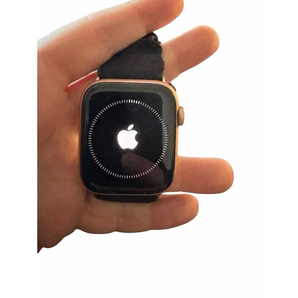 Apple Watch Series 5 44mm GPS Gold Aluminum 94% Battery Health